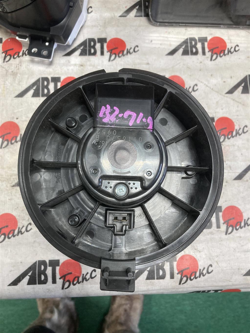 NISSAN LEAF AZE0 для мотор печки 