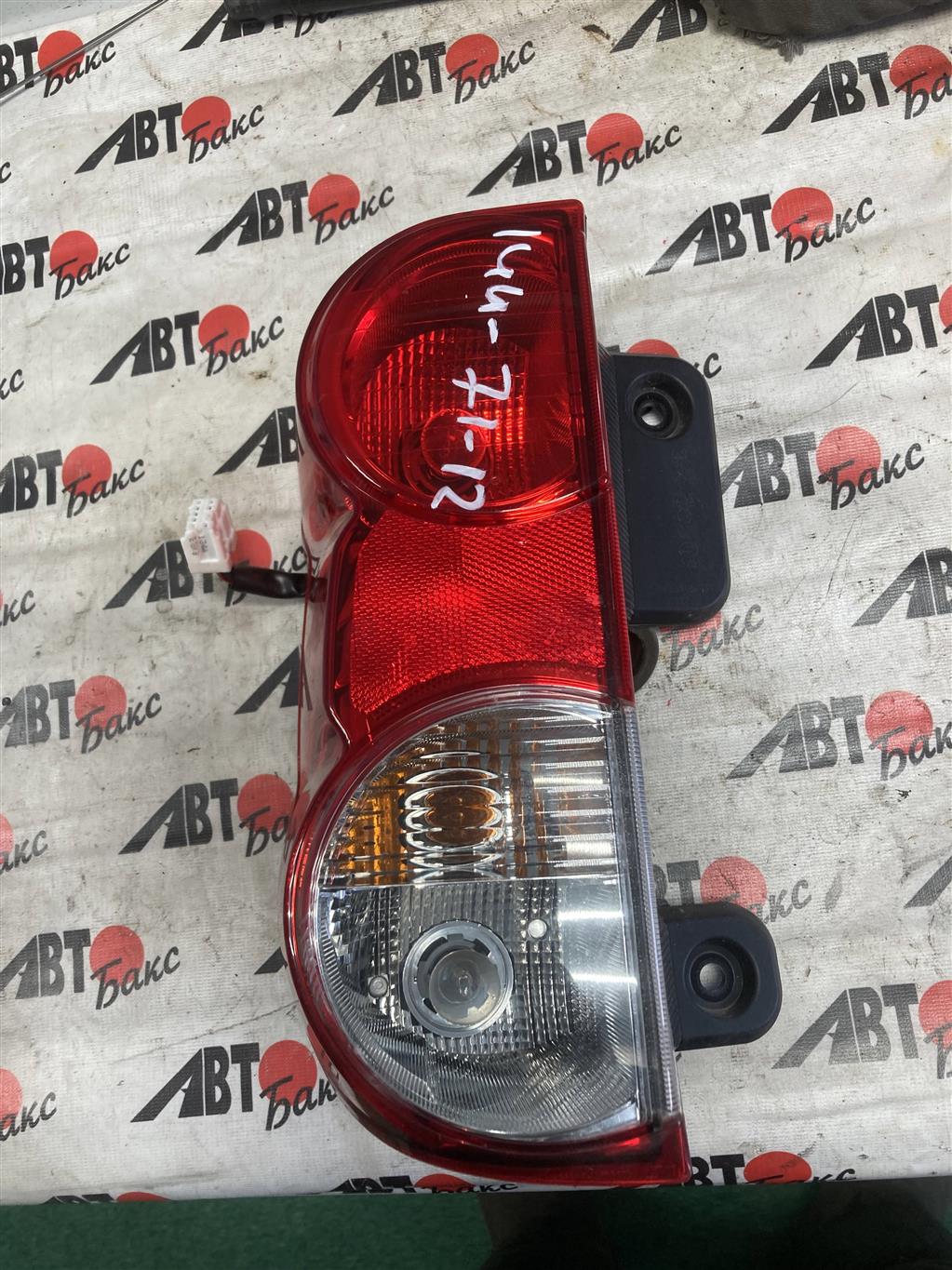 NISSAN NV200 VM20 для Фонарь задний левый