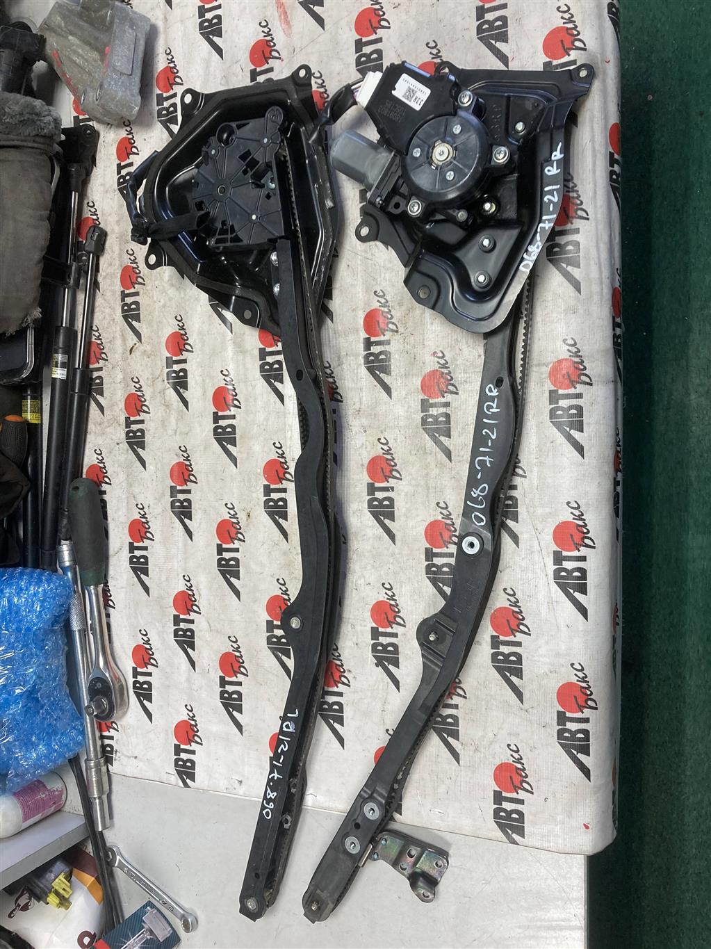 TOYOTA ROOMY M900A для Доводчик двери задний левый