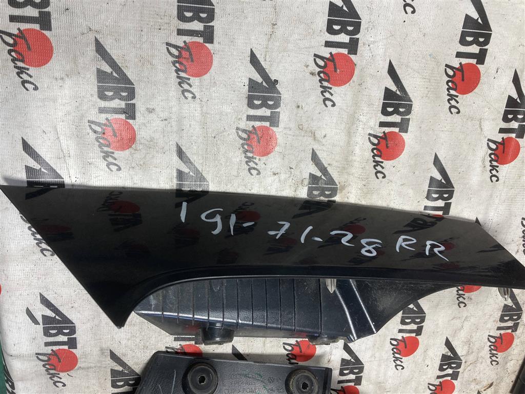 NISSAN X-TRAIL NT32 для накладка заднего фоноря правая