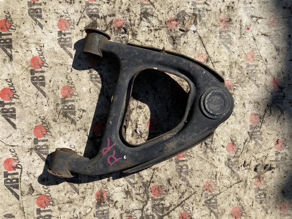 TOYOTA CHASER GX100/JZX100/JZX101/JZX105/SX100/LX100/GX105 для Рычаг задний верхний правый