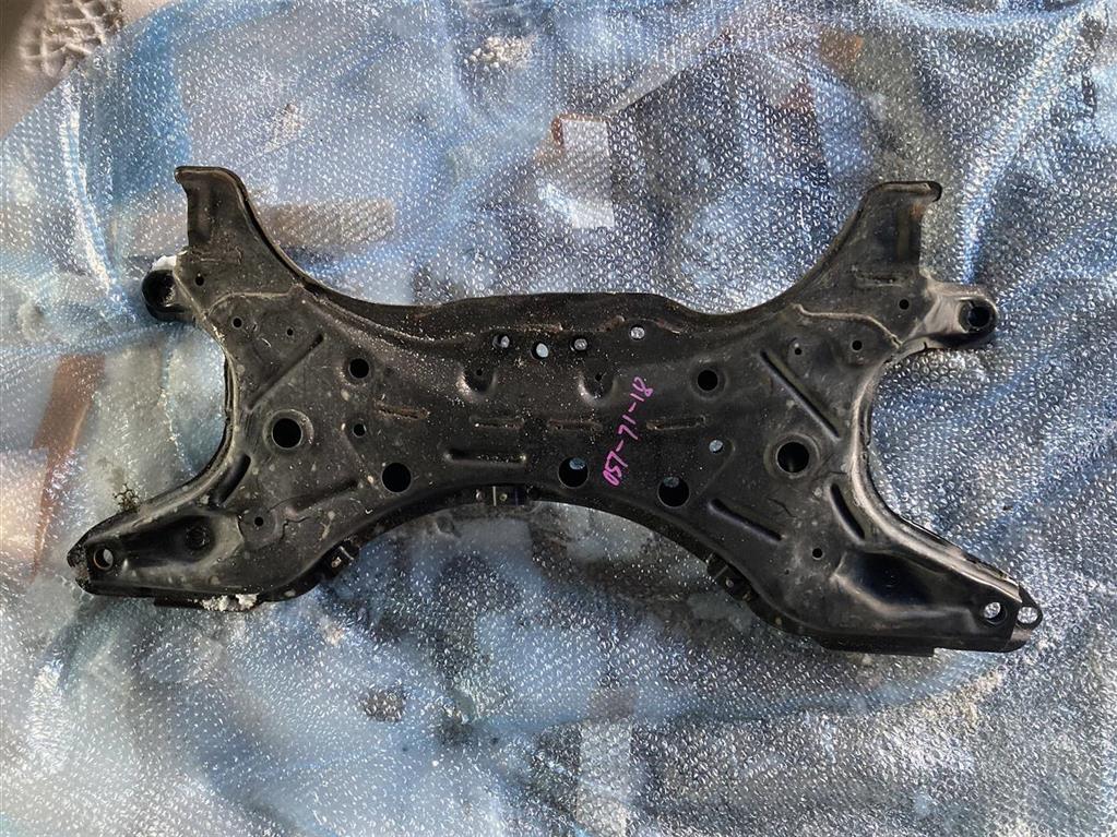 TOYOTA PRIUS NHW20 для балка передняя