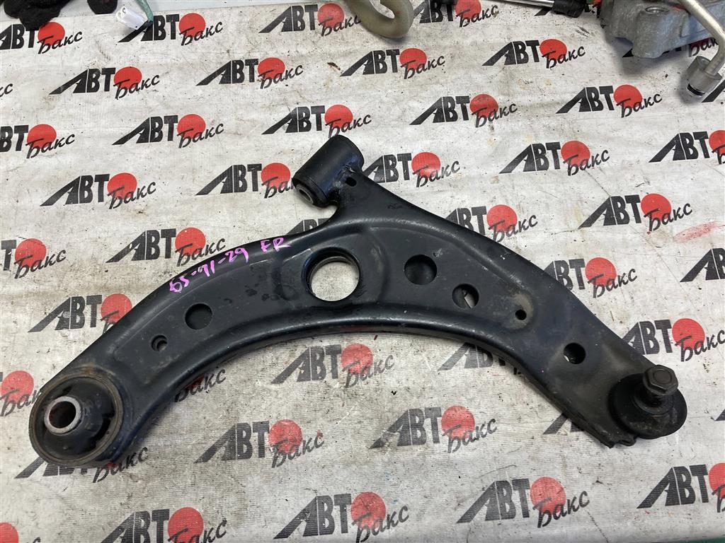 TOYOTA PASSO KGC30/KGC35/NGC30  для Рычаг передний нижний правый