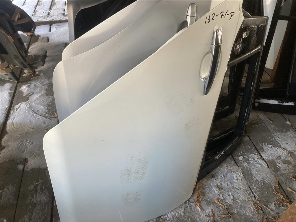 NISSAN LEAF AZE0 для Дверь задняя правая