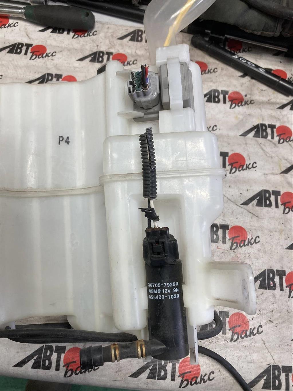 TOYOTA PRIUS ZVW30 для насос омывателя фар