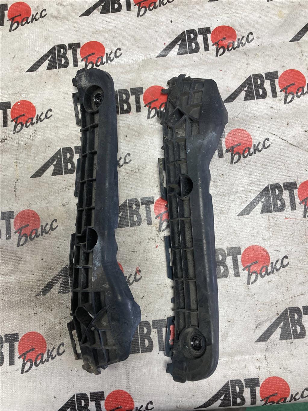 TOYOTA AQUA NHP10 для Крепление бампера заднее левое