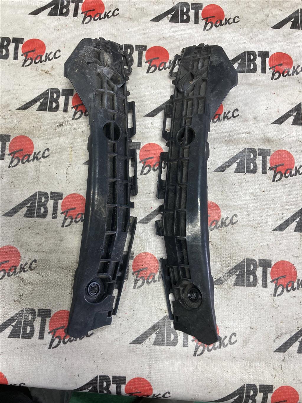 TOYOTA VITZ NSP130 для Крепление бампера заднее правое