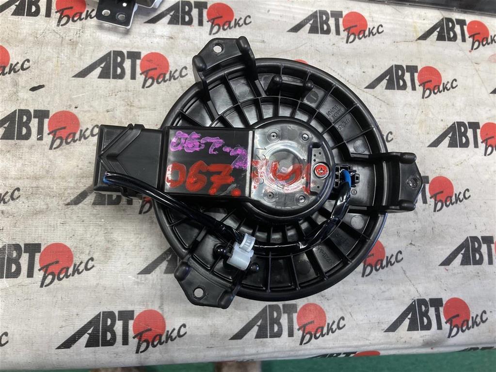 TOYOTA VITZ NSP130 для мотор печки 