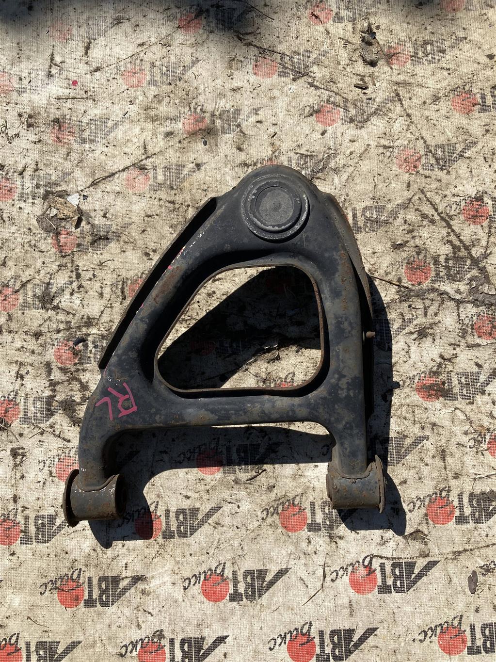 TOYOTA CHASER GX100/JZX100/JZX101/JZX105/SX100/LX100/GX105 для Рычаг задний верхний левый