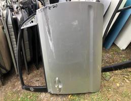 Дверь передняя правая для TOYOTA PRIUS NHW20  запчасти бу