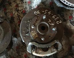 Ступица передняя левая для MITSUBISHI DION CR5W/CR6W/CR9W  запчасти бу