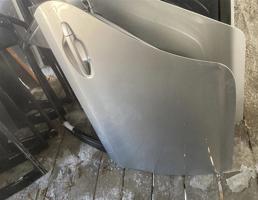 Дверь задняя левая для TOYOTA PRIUS ZVW30  запчасти бу