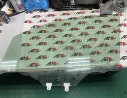 Стекло двери передней левой для NISSAN LEAF AZE0  запчасти бу