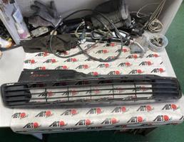 решетка бампера для TOYOTA PRIUS ZVW30  запчасти бу