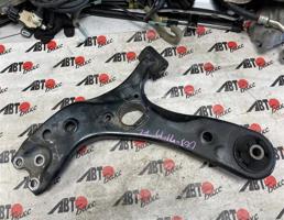 Рычаг передний нижний левый для TOYOTA PRIUS ZVW30  запчасти бу