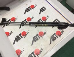 Амортизатор двери задка ПАРА для NISSAN JUKE YF15  запчасти бу