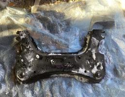 балка передняя для NISSAN NV200 VM20  запчасти бу