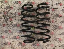 Пружина задняя 2 шт для TOYOTA RACTIS NCP105/NCP100/SCP100  запчасти бу