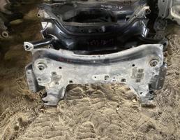 балка передняя для NISSAN NV200 VM20  запчасти бу