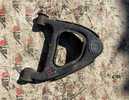 Рычаг задний верхний правый для TOYOTA CHASER GX100/JZX100/JZX101/JZX105/SX100/LX100/GX105  запчасти бу