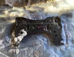 балка передняя для NISSAN NV200 VM20  запчасти бу