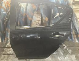 Дверь задняя левая для TOYOTA AQUA NHP10  запчасти бу