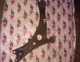 Рычаг передний нижний левый для TOYOTA CELICA ST202/ST203/ST205/ST202C  запчасти бу