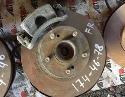 Ступица передняя правая для NISSAN AVENIR PNW11/PW11/W11/SW11  запчасти бу