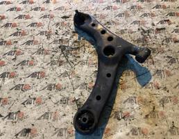 Рычаг передний нижний левый для TOYOTA NOAH AZR60G/AZR65G  запчасти бу