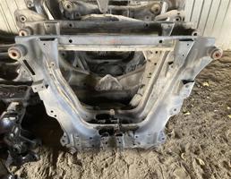 балка передняя для NISSAN LEAF AZE0  запчасти бу