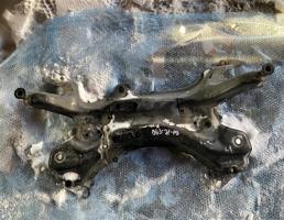 балка передняя для TOYOTA PRIUS ZVW30  запчасти бу