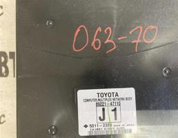 блок предохранителей для TOYOTA PRIUS ZVW30  запчасти бу