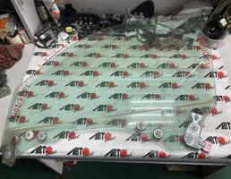 Стекло двери передней левой для SUBARU FORESTER SG5/SG9  запчасти бу