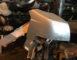 Крыло переднее правое для NISSAN CARAVAN VWE25/E25  запчасти бу